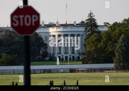 Washington, États-Unis. 10 août 2020. Photo prise le 10 août 2020 montre la Maison Blanche à Washington, DC, aux États-Unis. Credit: Liu Jie/Xinhua/Alay Live News Banque D'Images