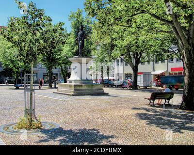 Berlin, Allemagne - place du marché avec Frederick le Grand monument à Friedrichshagen Banque D'Images