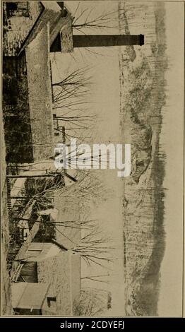 . L'ancienne fonderie de canon au-dessus de Georgetown, D.C., et son premier propriétaire Henry Foxall . l'eau mudand de ce passage presque disused à l'extrémité du sud. La propriété à présent se compose d'offour ou cinq acres de terrain, deux bâtiments en pierre formerlyused comme des magasins de moulage et de coulée, deux autres maisons de pierre, là où les moulins pour l'alésage et la finition des canons étaient en usage, et qui contenait aussi des magasins de charpentier et de patrons, d'autres branches nécessaires des canons, et un logement de cadre, en plus de la grande maison de woodenice avant mentionné. Dans Foxalls temps, et en fait jusqu'à quelques années après le deat Banque D'Images