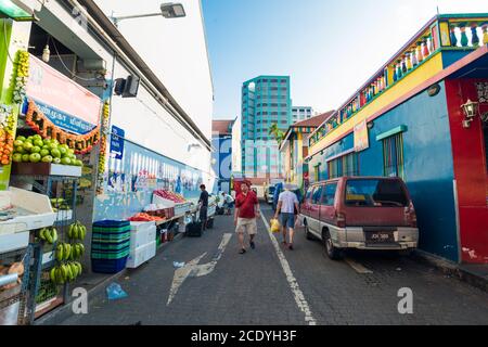 SINGAPOUR-MARS 7,2015: Indian Business District Walk Street c'est les Indiens qui vivent à Singapour.Old bâtiments ici sont de style colonial. Les gens peuvent Banque D'Images