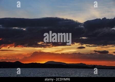 Coucher de soleil sur le lac Rotorua, Ngongotaha, Nouvelle-Zélande Banque D'Images