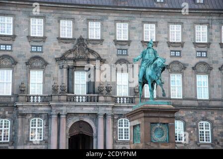 Le Palais de Christiansborg est le seul bâtiment au monde contenant les trois branches du gouvernement d'un pays Banque D'Images