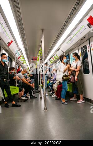 À l'intérieur d'un métro ligne 2 sur le métro de Shanghai. Banque D'Images
