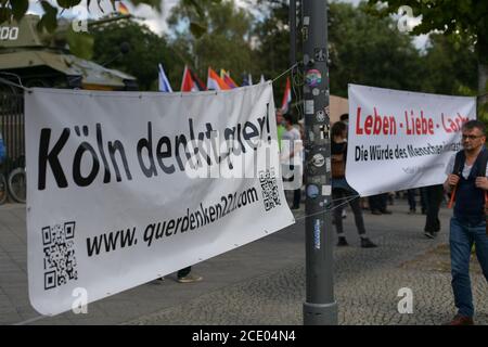 Berlin, Allemagne. 29 août 2020. Berlin, Allemagne 29 août 2020: Anti-Corona-Demo - Berlin - 29 août 2020 Berlin, démonstration pour Corona, latéral Thinking 711, | usage dans le monde crédit: dpa/Alay Live News Banque D'Images