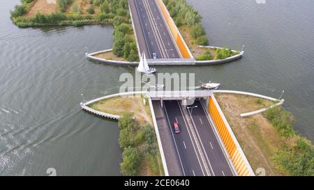 Aqueduc navigable près de Harderwijk, pays-Bas Banque D'Images