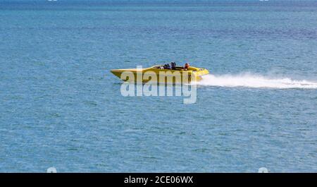 Bournemouth, Dorset, Royaume-Uni. 30 août 2020. 2020 Poole Bay 100 Offshore bateau de moteur course. Avec tant d'événements annulés en raison de Covid-19, l'excitation revient à Bournemouth pour voir les sensations fortes de la course de bateau à moteur autour de Poole Bay pour les Championnats du monde UKOPRA Round 1 - 2ème jour. Crédit : Carolyn Jenkins/Alay Live News Banque D'Images