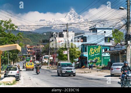 Pokhara/Nepal-28.07.2019 : la vue de la ville de Pokhara et du pic d'Annapurna Banque D'Images