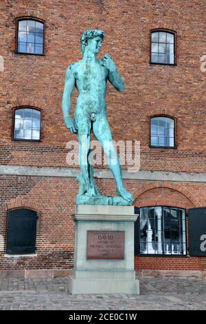 Statue de David à l'extérieur du bâtiment de la Royal Cast Collection Copenhague Banque D'Images