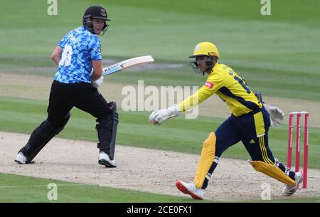 Hove, Royaume-Uni. 30 août 2020. Luke Wright de Sussex battant pendant le match de Blast Vitality T20 entre Sussex Sharks et Hampshire au 1er Central County Ground, Hove Credit: James Boardman/Alay Live News Banque D'Images