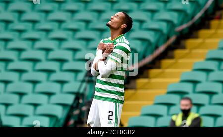 Christopher Jullien, du Celtic, célèbre le troisième but de son équipe lors du match écossais Premiership au Celtic Park, à Glasgow. Banque D'Images