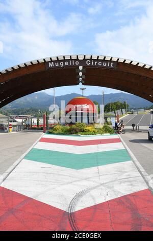 Scarperia, Mugello - 28 août 2020 : entrée du circuit international de Mugello à Scarperia (Florence) en Italie. Banque D'Images