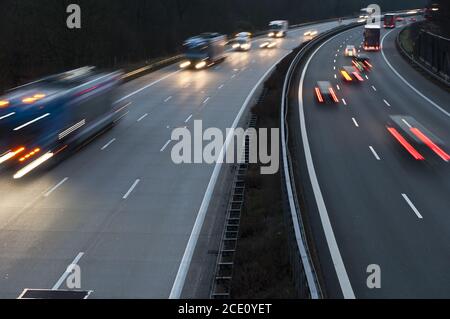 Autoroute à nuit Banque D'Images