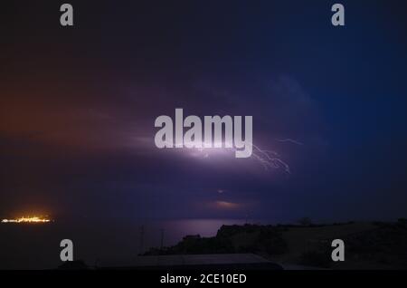 « la tempête arrive » - orage se déplaçant vers la ville De Carthagène Banque D'Images