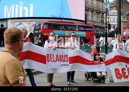 Piccadilly Circus, Londres, Royaume-Uni. 30 août 2020. Biélorussie manifestation à Piccadilly Circus contre les élections et le président Loukachenko . Crédit : Matthew Chattle/Alay Live News Banque D'Images