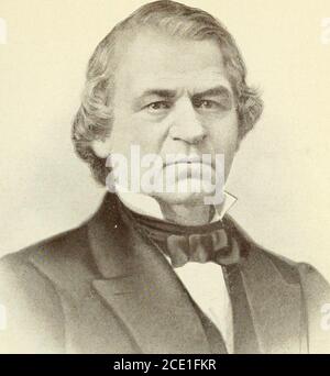 . Une compilation des messages et des documents des présidents . ANDREW JOHNSON avec le portrait officiel gravé à partir de la copie de l'original en acier. I PAR SURHU DE LA LITTÉRATURE NATIONALE ET DE L'ART Andrew Johnson Andrew Johnson est né à Raleigh, N. C, 29 décembre 1808.ses parents étaient très pauvres. Lorsqu'il avait 4 ans, son père a diédes blessures reçues pour sauver une personne de la noyade. À l'âge de 10 ans, Andrew a été apprenti à un tailleur. Ses premières études étaient presque entièrement négligées et, malgré sa soif naturelle de tolearn, il n'a jamais passé une journée à l'école. A été enseigné l'alphabet par Banque D'Images