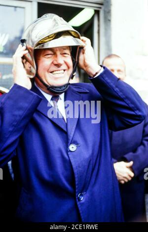 Archives France : Jean-Marie le Pen, Président du Front National, rend visite aux pompiers, 1991, Lyon, France Banque D'Images