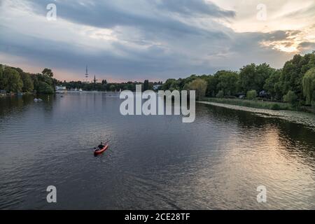 Kayak sur le lac alster à Hambourg Banque D'Images