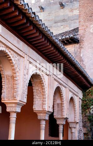 Architecture mauresque à l'Alhambra de Grenade, Espagne. Banque D'Images