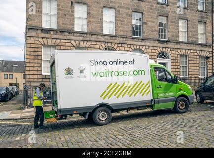 Waitrose Delivery Van dans la Nouvelle ville, Édimbourg, Écosse, Royaume-Uni. Banque D'Images