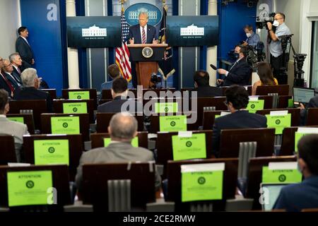 Le président américain Donald Trump tient une réunion d'information sur le coronavirus à l'intention des médias dans la salle de presse de la Maison Blanche le 12 août 2020 à Washington, DC. Banque D'Images