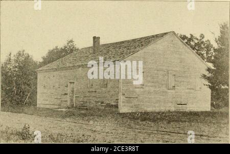 . Le mensuel Granite, un magazine du New Hampshire, consacré à la littérature, l'histoire, et le progrès de l'état . oke, le Old Allenstown Meeting House Josiah et Bathsheba Allen d'Epsom, lois Evans, veuve de Capt. GeorgeEvans, qui est ensuite devenu aUniversalis!, et Deborah EDES.puis, pendant quelques années, les deux listes sont pratiquement duplique, et, après 1827, de nombreux nouveaux noms apparaissent dans le deuxième livre. Le temps ne me permettra pas de mettre le rouleau complet en place, mais il contient les noms de la plupart des familles plus anciennes d'Allenstown et de quelques villes de grenouille. Les familles repré-sentées étaient, les Dickys, Tripps, Bickfords, wor Banque D'Images