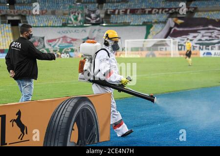 Rio de Janeiro, Brésil, 25 août 2020. Assainissement du stade Maracanã en raison de la pandémie de Covid-19, avant le match entre Fluminense et Figu Banque D'Images