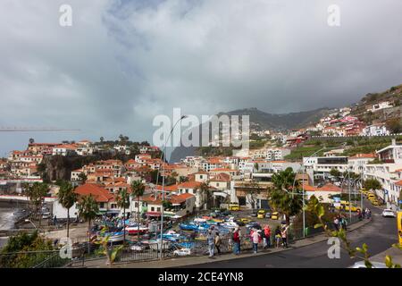 Avis de Câmara de Lobos à Madère avec le Cap Girao sur l'arrière-plan Banque D'Images