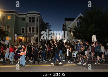 Boston, États-Unis. 30 août 2020, Boston, Massachusetts, États-Unis : les manifestants se rassemblent contre les inégalités raciales et appellent à la justice une semaine après que l'homme noir Jacob Blake ait été abattu plusieurs fois par la police à Kenosha, à Boston. Credit: Keiko Hiromi/AFLO/Alay Live News Banque D'Images