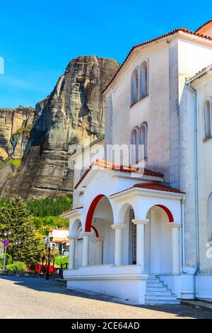Église au village près de Meteora, Grèce Banque D'Images