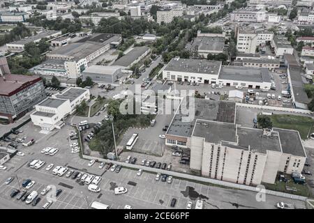 vue panoramique aérienne de la zone industrielle et commerciale de la ville. photographie de drone Banque D'Images