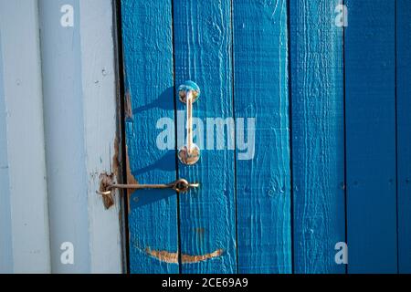 Détail de la porte de la cabane de plage en bois, plage de Nallikari, Oulu Finlande Banque D'Images