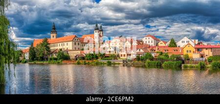 Telc City Panorama avec un ciel spectaculaire Banque D'Images