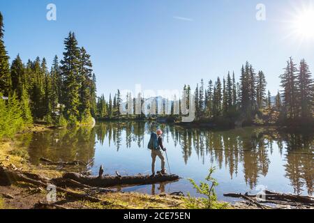 Homme sur le lac Banque D'Images