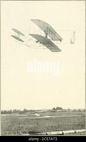 . Rapport annuel du Conseil d'administration de la Smithsonian institution . Wright Brothers- Airplane, fort Myer, Virginie, 12 septembre 1908.heure du vol, 1 heure 14 miules 20 secondes. Rapport Smithsonian, 1908.—Squier.  planche 20.. Wright Brothers Airplane, fort Myer, Virginie, 12 septembre 1908. Heure du vol, 1 heure 1-1 minutes 20 secondes. QUIER AÉRONAUTIQUE MILITAIRE. 137 Pkinciple de Reebriefing dans l'aviation. Une interprétation de (2) révèle des relations intéressantes. La zone de support varie inversement comme le carré de la vitesse. Par exemple, dans l'avion de Wright, la zone de soutien à 40 km Banque D'Images