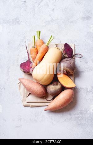 Légumes frais préparés pour la cuisson. Concept de repas végétarien sain Banque D'Images