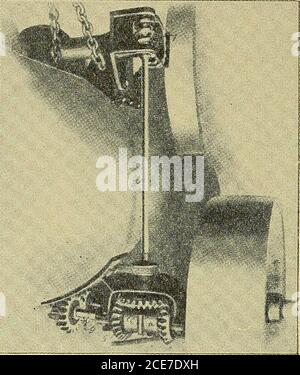 . Les moteurs à vapeur, une présentation complète et pratique de la pratique moderne des moteurs à vapeur . sses et stratifdus à des secousses soudaines, ce qui nuirait à la durabilité de l'ensemble de la machine asa. Boîtier de direction. Le moteurest guidé par la roue à main 10. Il est à noter que l'achain est relié à l'essieu avant de chaque côté du point de pivot. Thischain s'enroule autour d'un arrangement sur l'arbre qui porte la petite roue d'engrenage 8. La roue 8 est en prise avec la vis sans fin 9, qui peut être tournée par la roue manuelle 10. Si le conducteur, en avancdevrait vouloir tourner à droite, forinstance, il Banque D'Images