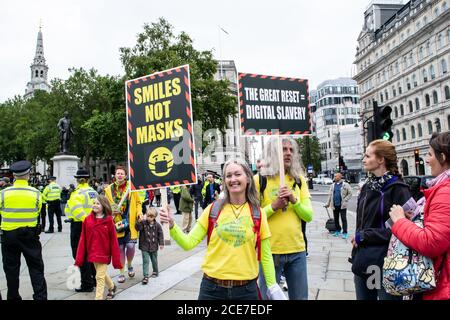 WESTMINSTER, LONDRES/ANGLETERRE- 29 août 2020 : des manifestants se sont rassemblés dans un rassemblement anti-verrouillage Unite for Freedom, contre les restrictions du coronavirus Banque D'Images