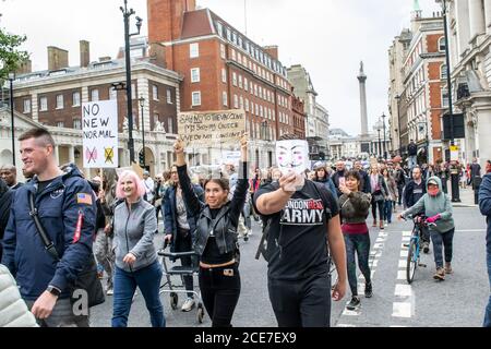 WESTMINSTER, LONDRES/ANGLETERRE- 29 août 2020 : des manifestants se sont rassemblés dans un rassemblement anti-verrouillage Unite for Freedom, contre les restrictions du coronavirus Banque D'Images