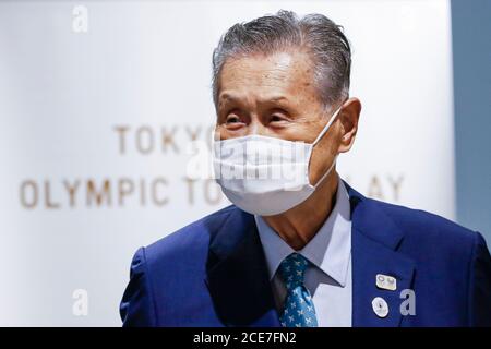 Tokyo, Japon. 31 août 2020. Tokyo 2020 le président Yoshiro Mori portant un masque laisse la cérémonie d'exposition de la flamme olympique au Musée Olympique du Japon. Des représentants du Comité d'organisation des Jeux olympiques et paralympiques de Tokyo (Tokyo 2020) et du Comité olympique japonais ont assisté à la cérémonie d'exposition de la flamme olympique avant d'être exposés au public du 1er septembre au 1er novembre au Musée olympique japonais. Credit: Rodrigo Reyes Marin/ZUMA Wire/Alay Live News Banque D'Images