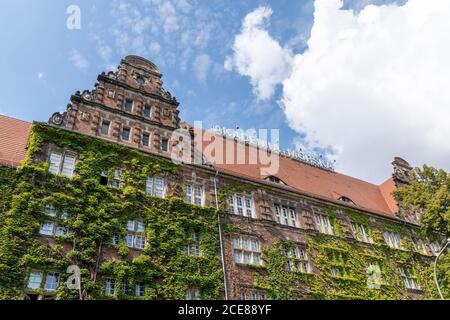 Szchecin, Pologne - 19 août 2020 : le bâtiment historique de l'Académie Morska dans le centre-ville de Szczecin Banque D'Images