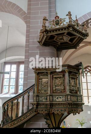 Hoexter, NW / Allemagne - 2 août 2020 : vue sur la chaire dans l'église historique de Saint-Kiliani i n Hoexter Banque D'Images