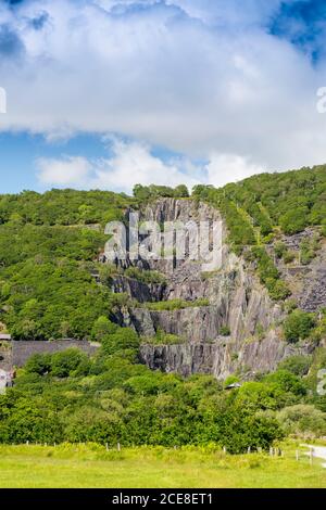 La carrière d'ardoise vivivivienne abandonnée à Llanberis, Gwynedd, pays de Galles, Royaume-Uni Banque D'Images