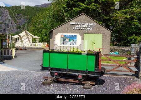 Gare de Llanberis sur le chemin de fer de Llanberis Lake, Gwynedd, pays de Galles, Royaume-Uni Banque D'Images