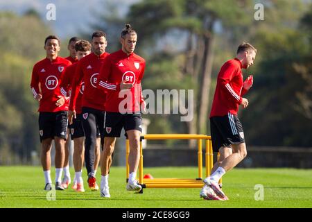 Hensol, pays de Galles, Royaume-Uni. 31 août 2020. Gareth Bale (au centre à gauche) pendant l'entraînement de l'équipe nationale de football du pays de Galles au Vale Resort, avant les matchs de l'UEFA Nations League contre la Finlande et la Bulgarie alors que le football international reprend après l'épidémie de coronavirus. Crédit : Mark Hawkins/Alay Live News Banque D'Images