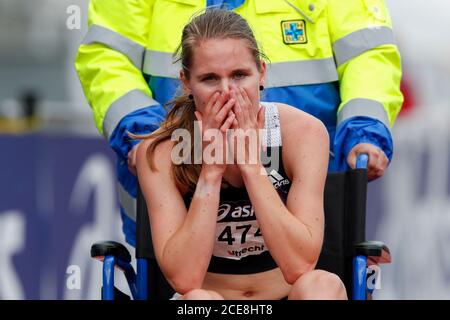 Utrecht, pays-Bas. 30 août 2020. UTRECHT, 30-08-2020, Atletiekbaan Nieuw Maarschalkerweerd, Dagmar Smid blessé au cours du deuxième jour des championnats néerlandais sur piste et terrain. Crédit : Pro Shots/Alamy Live News Banque D'Images