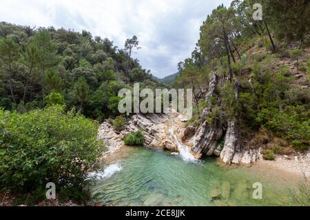 Rivière Borosa dans le Parc naturel des Sierras de Cazorla, Segura et les Villas, Espagne Banque D'Images