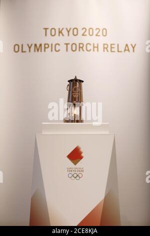 Tokyo. 31 août 2020. La flamme olympique en lanterne est exposée au Musée Olympique du Japon à Tokyo, au Japon, le 31 août 2020. La flamme olympique de Tokyo, qui avait été gardée dans un endroit secret depuis le report des Jeux, a été exposée lundi au Musée Olympique du Japon. Une simple cérémonie a été organisée par les organisateurs de Tokyo 2020 et le Comité olympique japonais (JOC) pour marquer l'ouverture de l'exposition publique, qui se déroulera du 1er septembre au 1er novembre. Credit: Du Xiaoyi/Xinhua/Alay Live News Banque D'Images