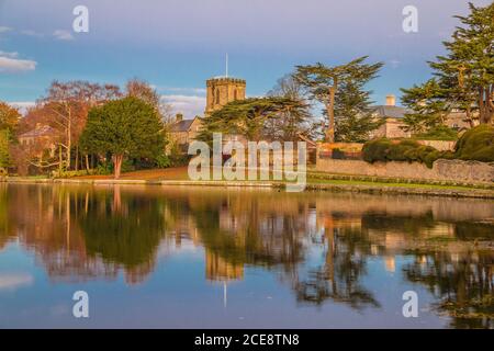 Vue sur la piscine de Melbourne dans le Derbyshire. Banque D'Images