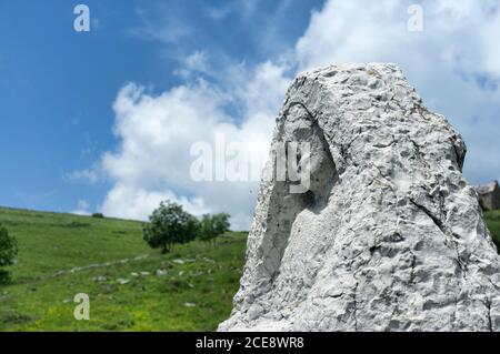 La Vierge du Lobbia est une sculpture en pierre d'art religieux représentant la Pietà, datant du milieu du XIXe siècle, artiste inconnu, situé Banque D'Images