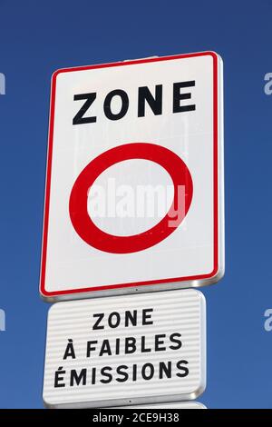Signalisation routière zone à faibles émissions en France Banque D'Images